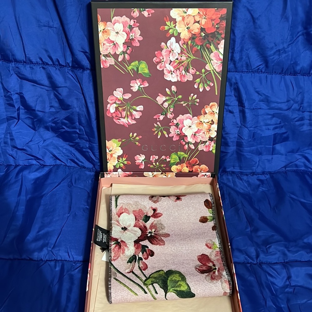 Gucci GG supreme logo monogram blooms scarf NEW - Picture 6 of 6